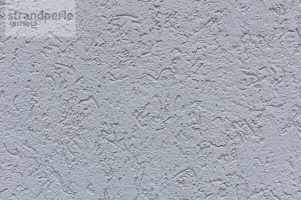 Nahaufnahme einer bemalten  weißen Außensteinwand eines Hauses  Odenwald  Hessen  Deutschland