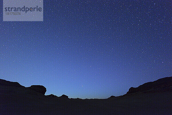 Sternenhimmel in der Wüste bei Nacht  Gouvernement Matruh  Libysche Wüste  Sahara  Ägypten  Afrika