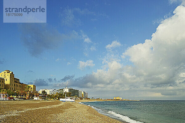 Stadtstrand von Rhodos  Rhodos  Dodekanes  Ägäis  Griechenland  Europa