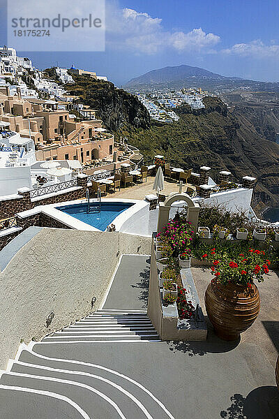 Häuser und Hotels  Imerovigli  Santorini  Kykladen  griechische Inseln  Griechenland  Europa