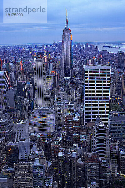 Skyline von Manhattan  New York City  New York  USA