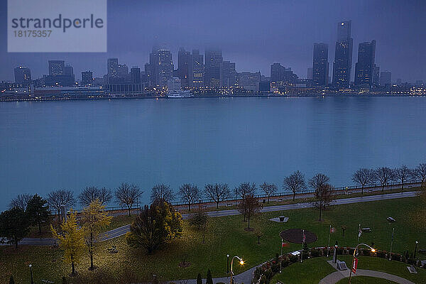 Skyline von Detroit aus Windsor  Ontario  Kanada