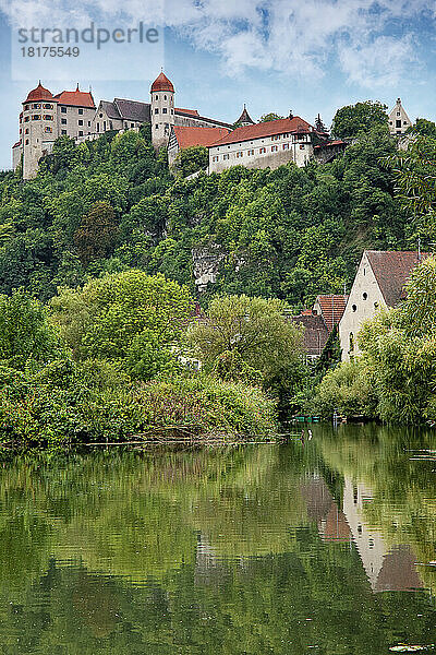 Schloss Harburg und Wörnitz  Romantische Straße  Harburg  Donau-Ries  Bayern  Deutschland