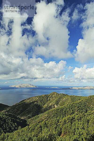 Blick auf die Insel Alimia und das Ägäische Meer von Rhodos  Dodekanes  Ägäis  Griechenland  Europa