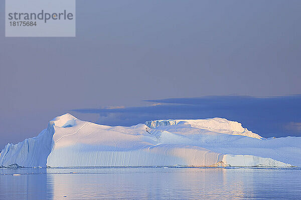 Eisberge am Ilulissat-Eisfjord  Ilulissat  Eisfjord  Diskobucht  Qaasuitsup  Grönland  Polarregionen  Arktis