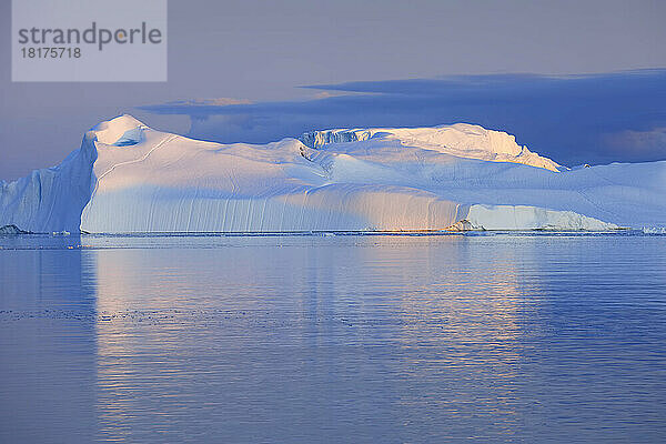 Eisberge am Ilulissat-Eisfjord  Ilulissat  Eisfjord  Diskobucht  Qaasuitsup  Grönland  Polarregionen  Arktis