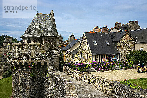 Burg und Stadtmauer  Fougeres  Bretagne  Frankreich