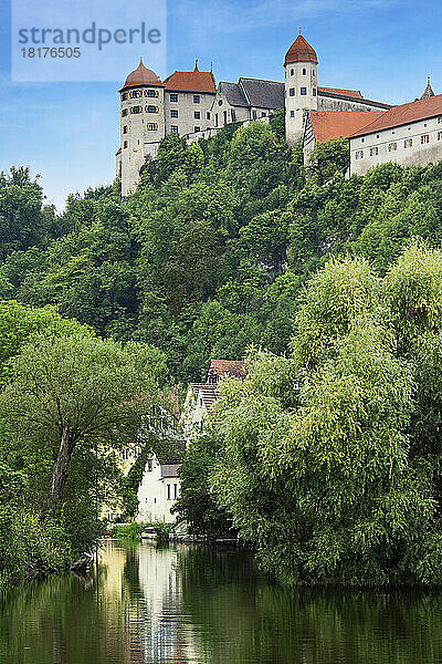 Schloss Harburg und Wörnitz  Romantische Straße  Harburg  Donau-Ries  Bayern  Deutschland