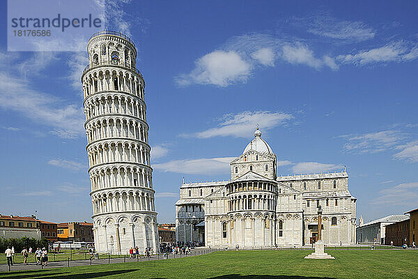 Schiefer Turm von Pisa und Duomo de Pisa  Piazza dei Miracoli  Pisa  Toskana  Italien
