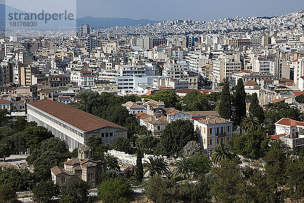 Stoa des Attalos und antike Agora von Athen  von der Akropolis  Athen  Griechenland