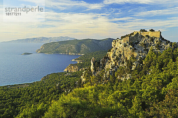 Burg Monolithos und Ägäis  Rhodos  Dodekanes  Ägäis  Griechenland  Europa