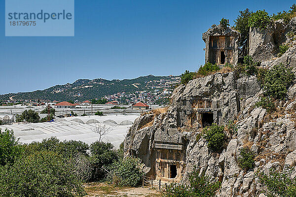 Lykische Felsengraeber in einer Felswand von Myra Ancient City  Demre  Tuerkei |Lycian rock tombs in a rock face of Myra Ancient City  Demre  Turkey|