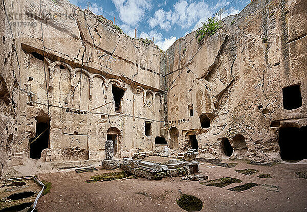 Gumusler Cave Monastery  Klosteranlage von Eski Gümüs  Gümüsler  Tuerkei |Gumusler Cave Monastery  Gümüsler  Turkey|