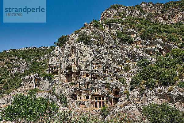 Lykische Felsengraeber in einer Felswand von Myra Ancient City  Demre  Tuerkei |Lycian rock tombs in a rock face of Myra Ancient City  Demre  Turkey|