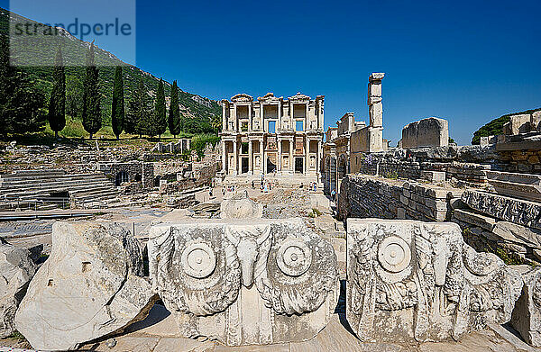 Celsus-Bibliothek in Ephesos  Ephesus Archaeological Site  Selcuk  Tuerkei |Library of Celsus  Ephesus Archaeological Site  Selcuk  Turkey|