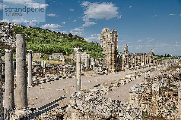 Ruinen der roemischen Stadt Perge  Antalya  Türkei |Palace of Gaius Julius Cornutus  ruins of the Roman city of Perge  Antalya  Turkey|