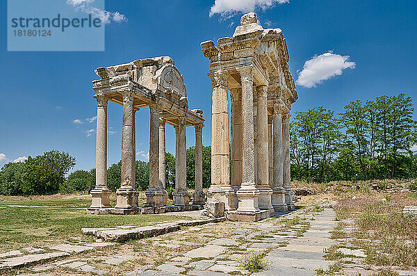 Tetrapylon in Aphrodisias Ancient City  Denizli  Tuerkei |Tetrapylon in Aphrodisias Ancient City  Denizli  Turkey|