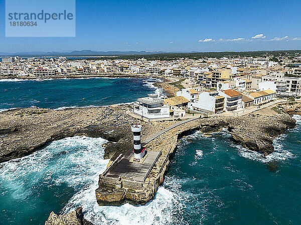 Spanien  Balearen  Colonia de Sant Jordi  Luftaufnahme eines Ferienortes an der Mittelmeerküste
