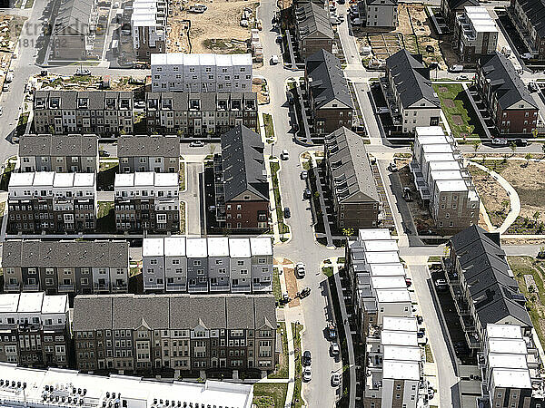 USA  Virginia  Leesburg  Luftaufnahme von Vorstadthäusern und -wohnungen