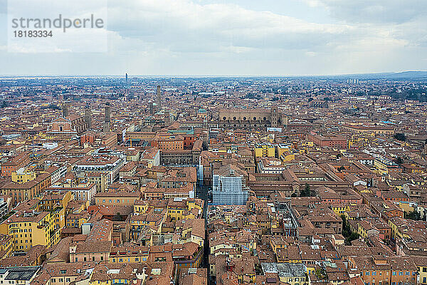 Italien  Emilia-Romagna  Bologna  Luftaufnahme eines Wohnviertels