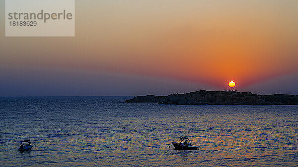 Blick auf das Mittelmeer bei Sonnenaufgang