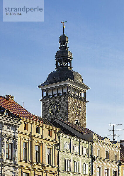 Tschechische Republik  Südböhmische Region  Ceske Budejovice  Reihenhäuser vor dem Schwarzen Turm