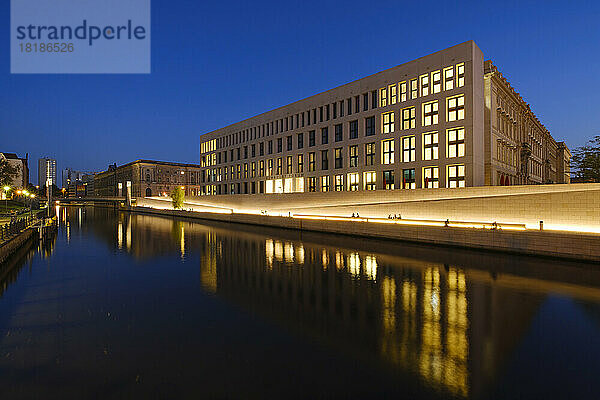 Germany  Berlin  Spree river and Humboldt Forum museum at night
