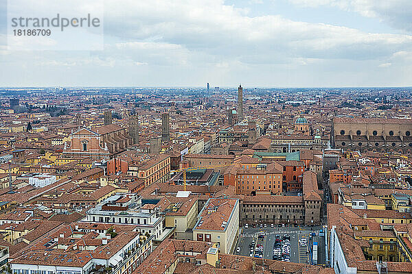 Italien  Emilia-Romagna  Bologna  Luftaufnahme der Altstadt