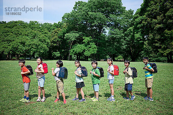 Japanische Kinder im Stadtpark