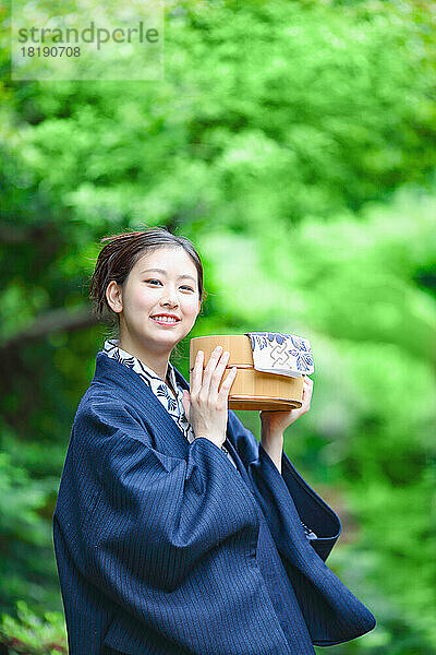 Japanerin in einem Yukata