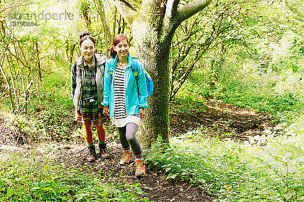 Japanische Frauen beim Trekking