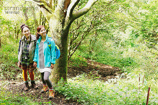 Japanische Frauen beim Trekking