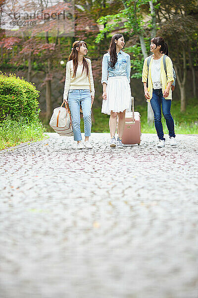 Japanese women traveling