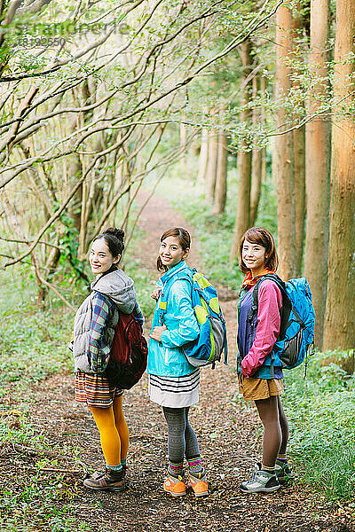 Japanische Frauen beim Trekking