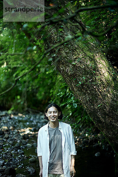 Japaner im Wald