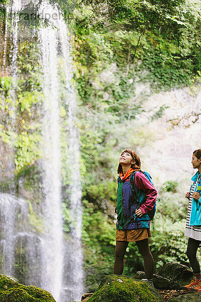 Japanische Frauen beim Trekking