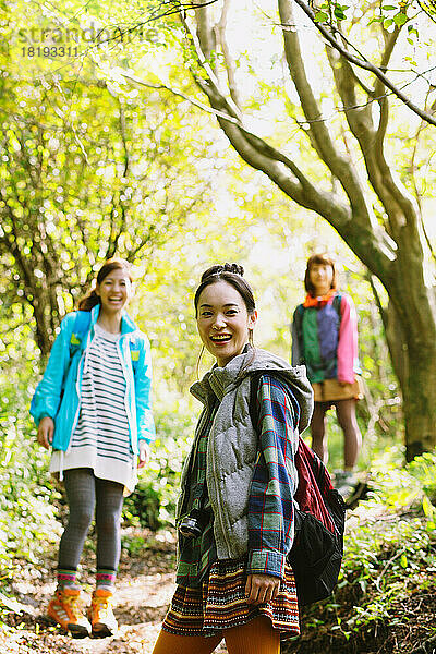 Japanische Frauen beim Trekking