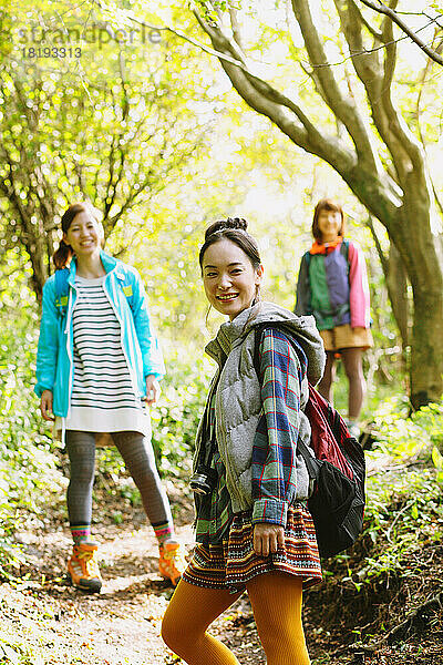 Japanische Frauen beim Trekking