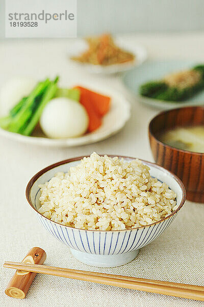 Brauner Reis mit anderen Sortimenten