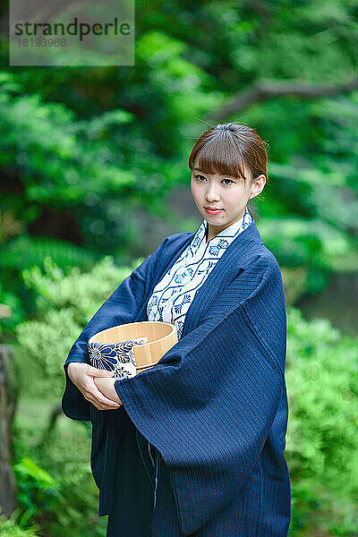 Japanerin in einem Yukata