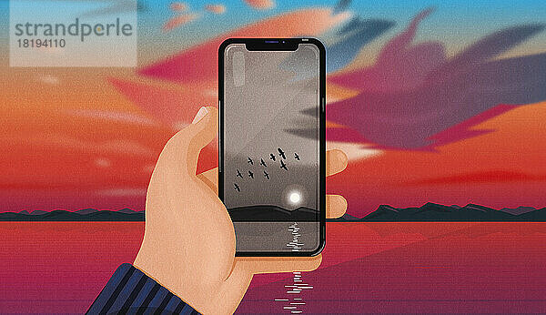 Farbenfroher Sonnenuntergang wird auf dem Smartphone grau