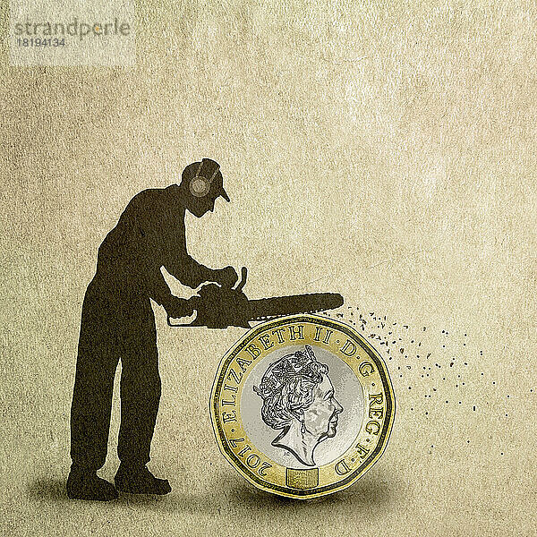 Mann zersägt eine Ein-Pfund-Münze mit einer Kettensäge