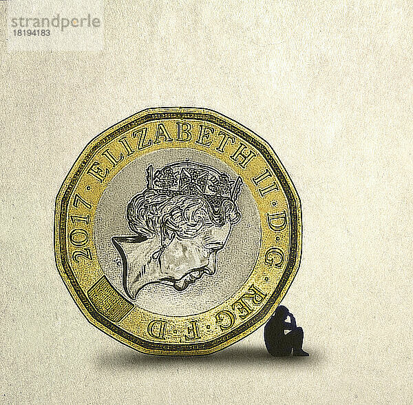Trauriger Mann sitzt vor großer Pfundmünze