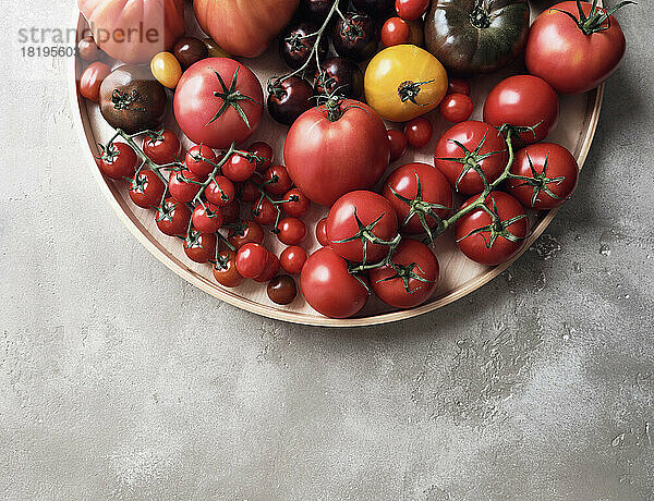Stilleben Sorte Tomaten auf Tablett