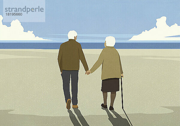 Zärtliches älteres Paar  das sich an den Händen hält und am sonnigen Strand spazieren geht