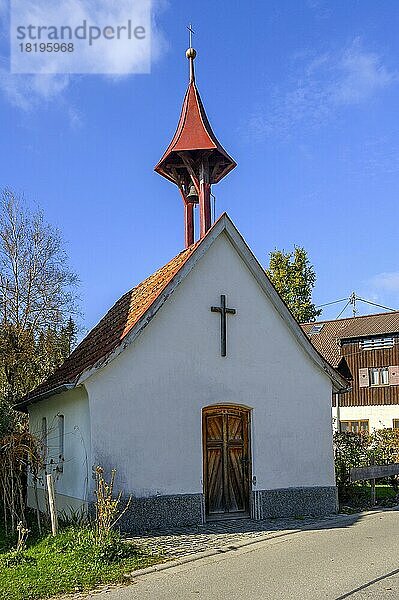 Kapelle mit Glockentürmchen  Allgäu  Bayern  Deutschland  Europa