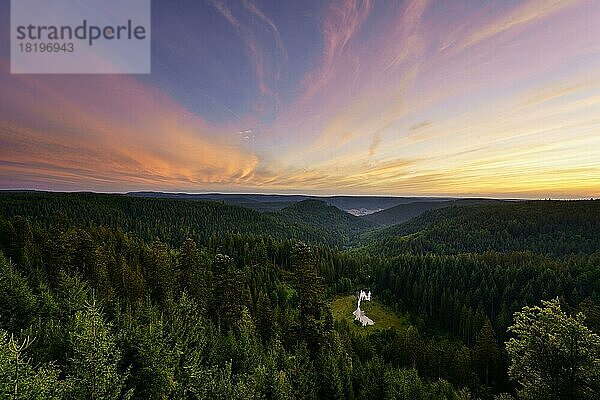 Blick von der Aussichtsplattform Ellbachseeblick  Sonnenaufgang  Nordschwarzwald  Baiersbronn  Baden-Württemberg  Deutschland  Europa