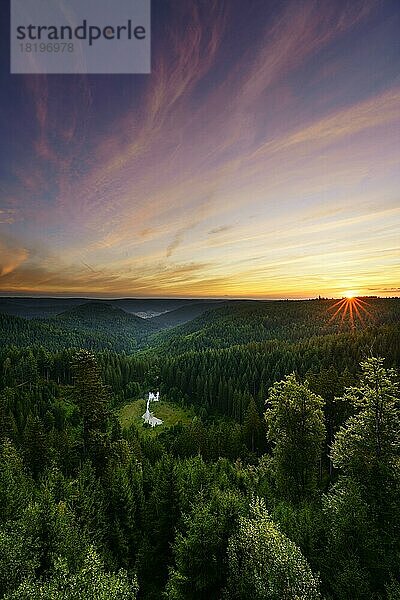 Blick von der Aussichtsplattform Ellbachseeblick  Sonnenaufgang  Nordschwarzwald  Baiersbronn  Baden-Württemberg  Deutschland  Europa