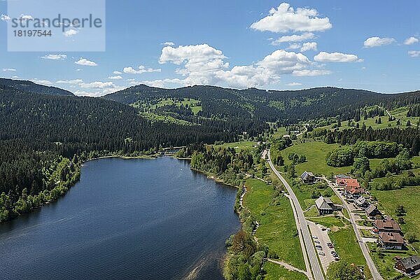 Blick auf den Schluchsee und den Ort Aha  Schwarzwald  Baden-Württemberg  Deutschland  Schluchsee  Schwarzwald  Baden-Württemberg  Deutschland  Europa