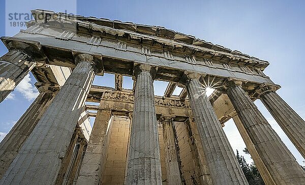 Tempel des Hephaistos  mit Sonnenstern  Griechische Agora von Athen  antike Ausgrabungsstätte  Athen  Attika  Griechenland  Europa
